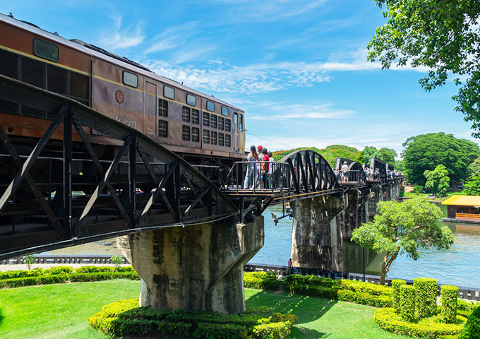 桂河大(da)橋