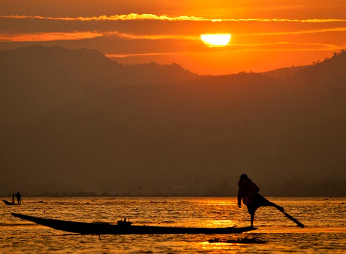 茵萊湖(hú)日(ri)落 茵萊湖(hú)日(ri)落